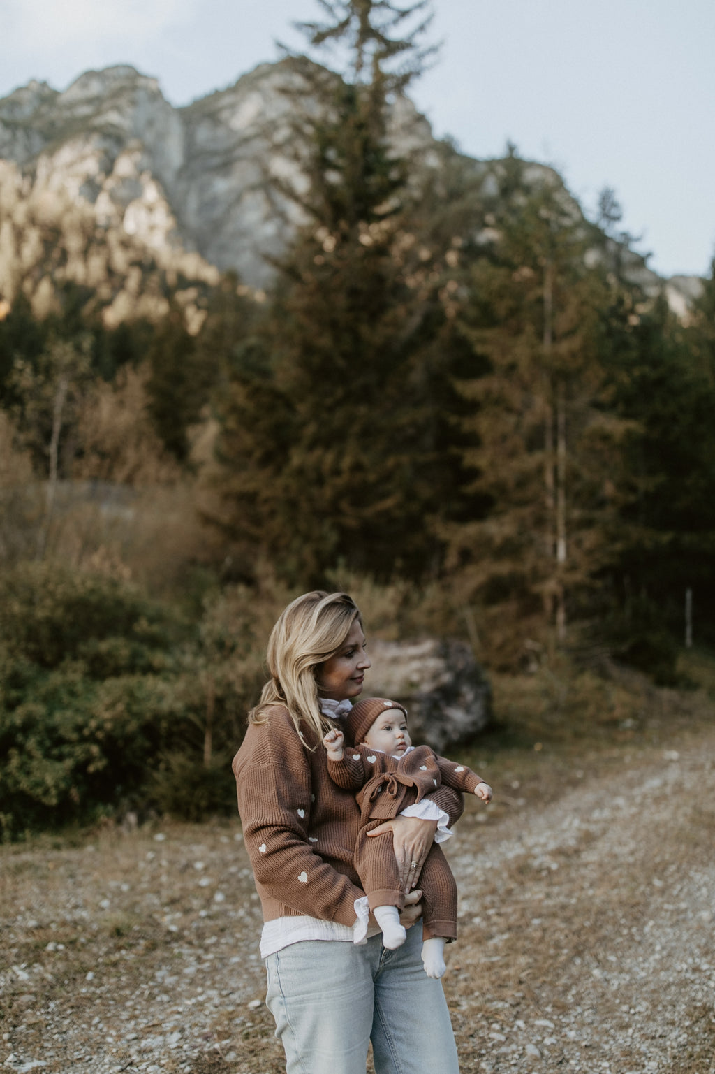 Herzen Baby-Strickjacke pecan Bild 3