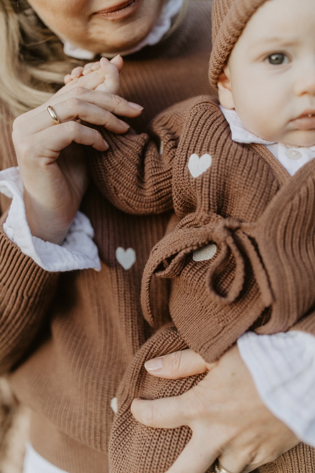 Herzen Baby-Strickjacke pecan Bild 4