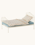 Bett Hase Blau Bild 1