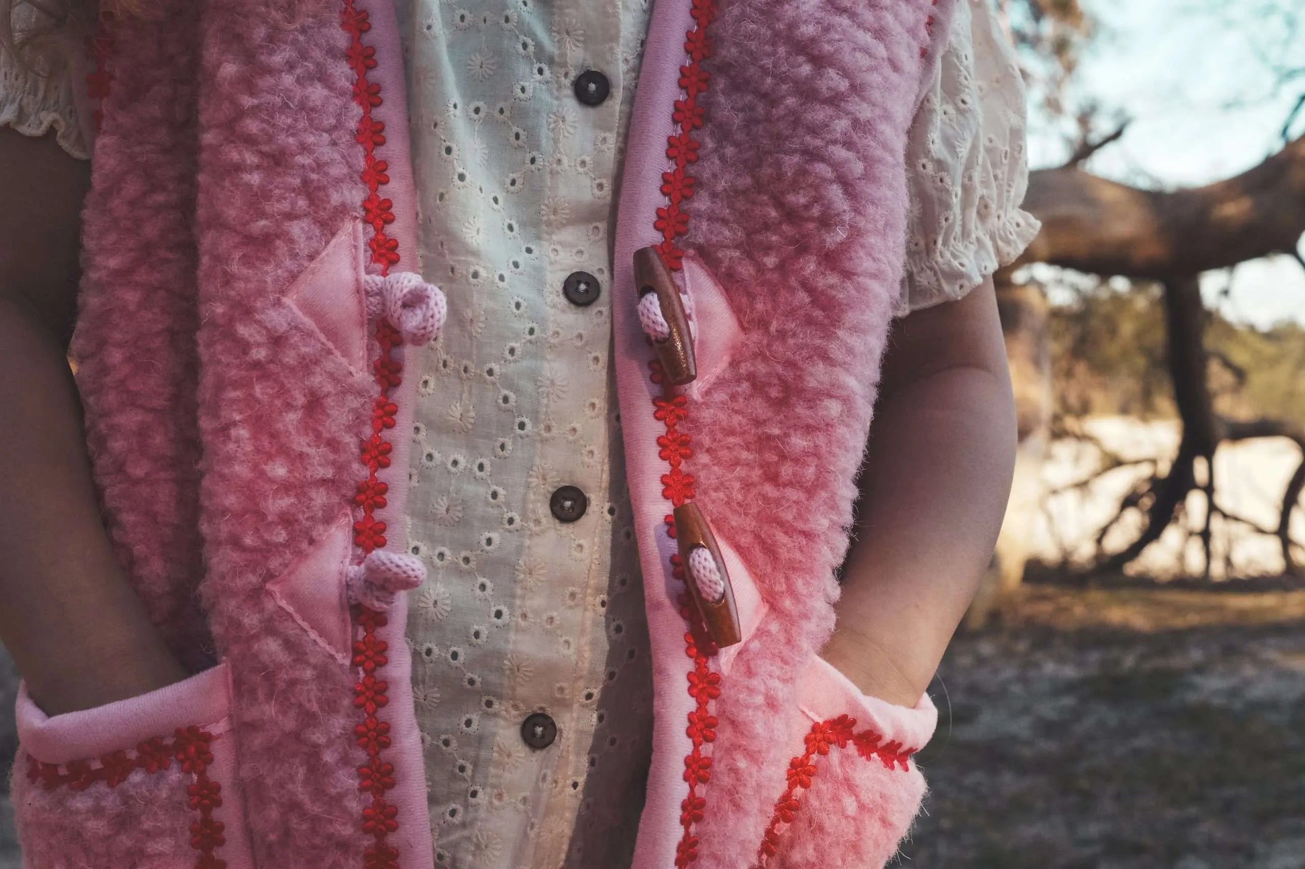 Wollweste Flower Power Bild 3